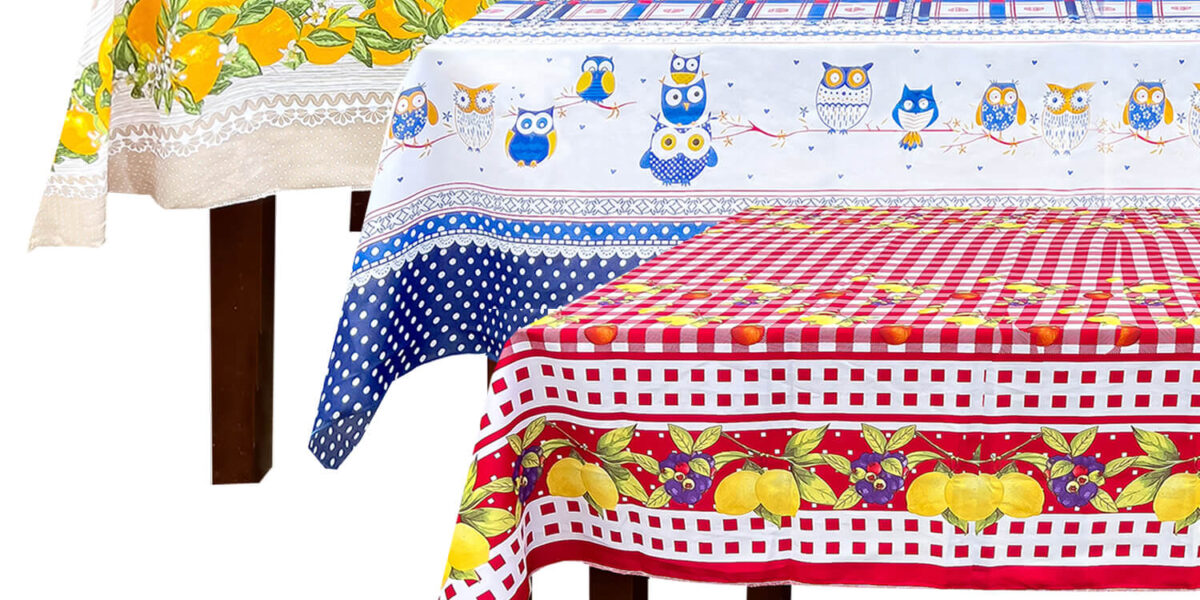 Kit 3 Toalhas de Mesa 4 Lugares Tecido Oxford 1,5m x 1,5m Diversas Estampas